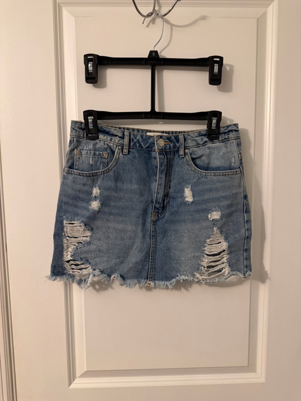 Forever 21 Casual Distressed Denim Mini Skirt Sz 6, 28 - Picture 2 of 4